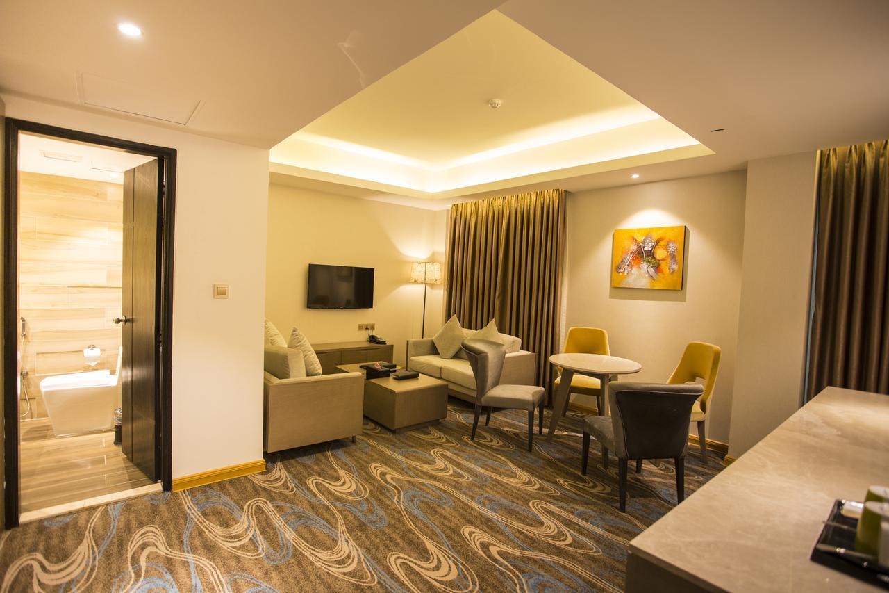 Golden Tulip - The Grandmark Dhaka Buitenkant foto