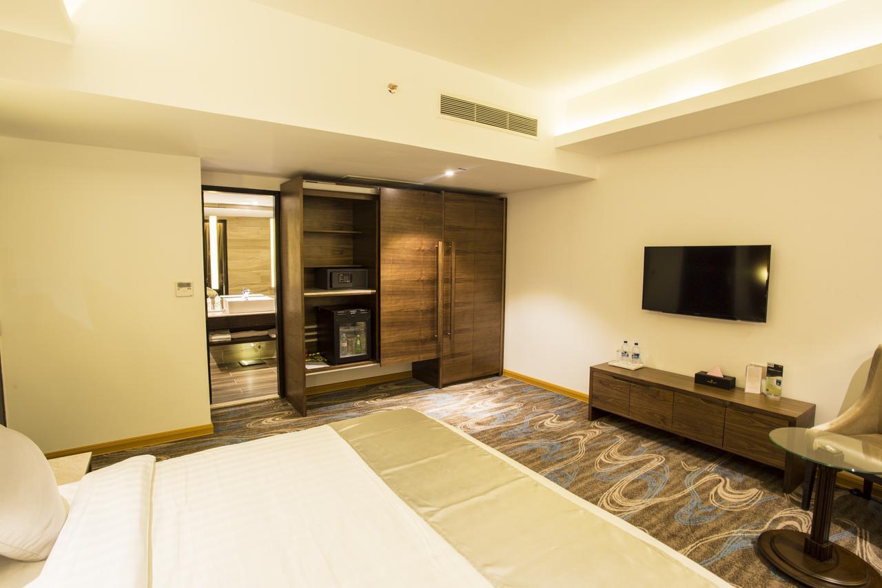 Golden Tulip - The Grandmark Dhaka Buitenkant foto