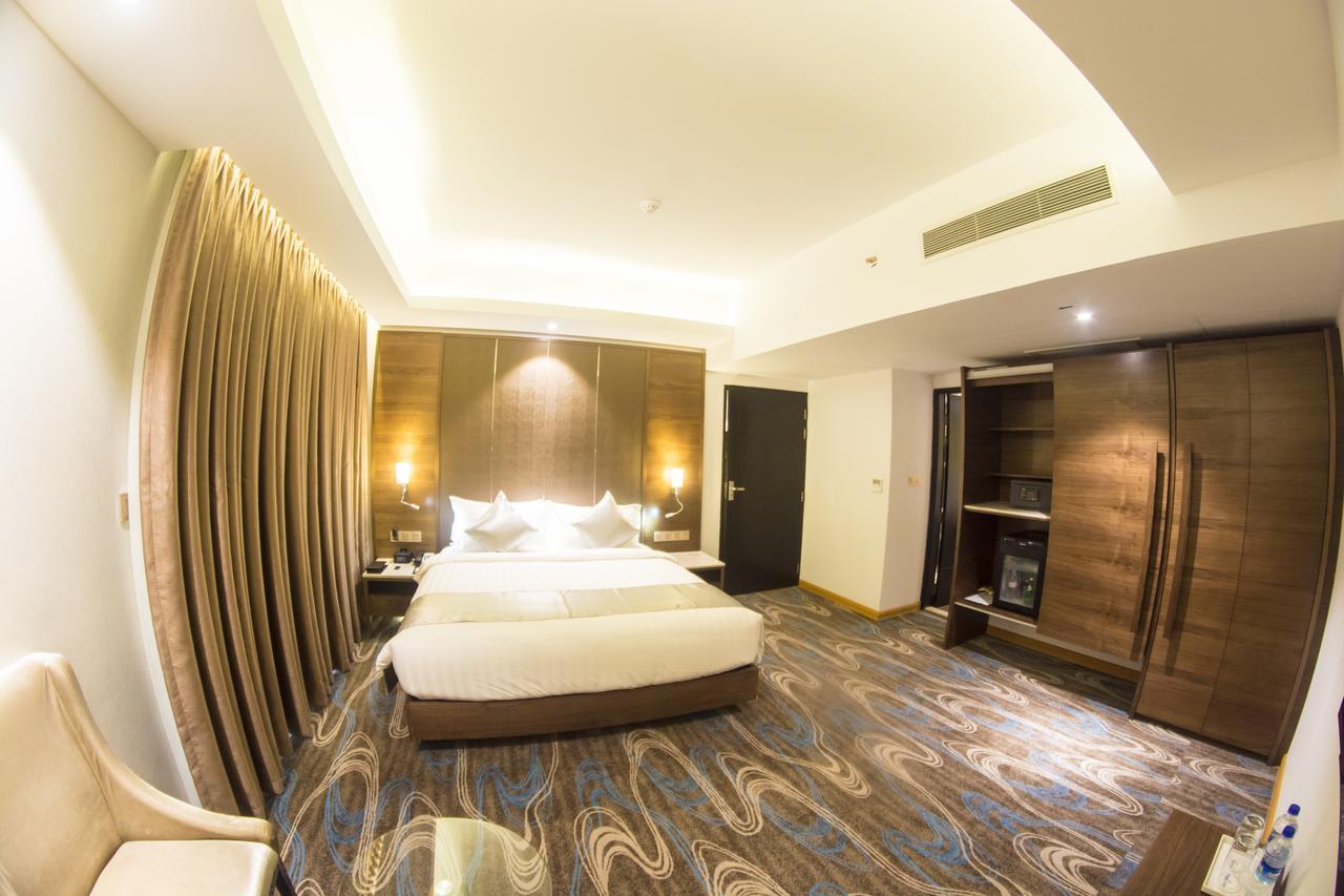 Golden Tulip - The Grandmark Dhaka Buitenkant foto